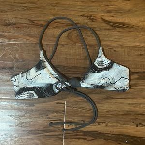 ✨NWOT✨ Venus Bikini top, size XS